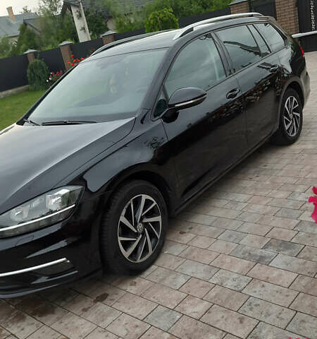 Черный Фольксваген Гольф, объемом двигателя 1.97 л и пробегом 247 тыс. км за 16800 $, фото 1 на Automoto.ua