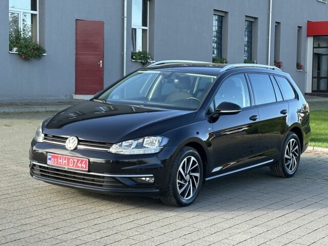 Черный Фольксваген Гольф, объемом двигателя 1.6 л и пробегом 137 тыс. км за 13700 $, фото 1 на Automoto.ua