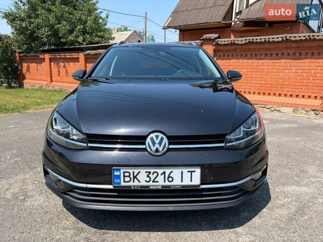 Черный Фольксваген Гольф, объемом двигателя 1.97 л и пробегом 300 тыс. км за 12500 $, фото 1 на Automoto.ua