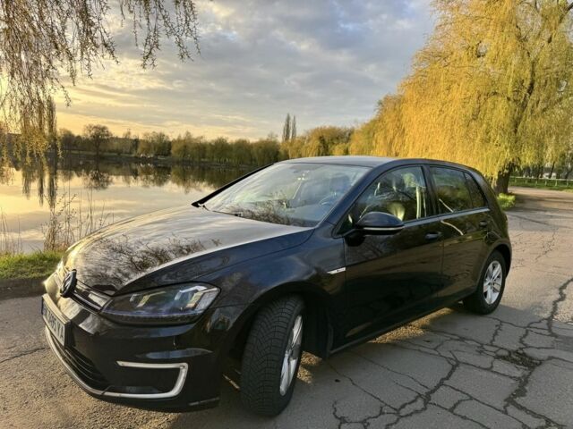 Черный Фольксваген Гольф, объемом двигателя 0 л и пробегом 140 тыс. км за 10000 $, фото 1 на Automoto.ua