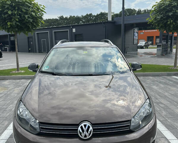 Коричневый Фольксваген Гольф, объемом двигателя 1.2 л и пробегом 270 тыс. км за 8800 $, фото 1 на Automoto.ua