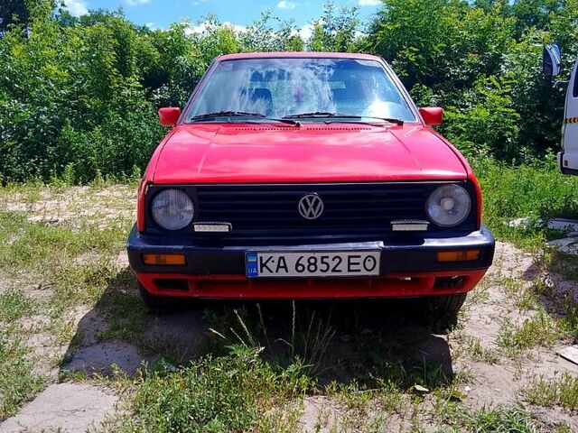 Красный Фольксваген Гольф, объемом двигателя 1.6 л и пробегом 301 тыс. км за 2030 $, фото 1 на Automoto.ua