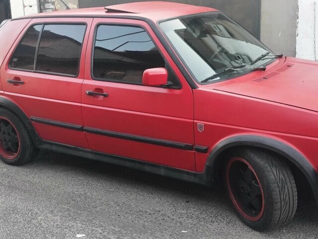 Красный Фольксваген Гольф, объемом двигателя 2 л и пробегом 350 тыс. км за 8000 $, фото 1 на Automoto.ua