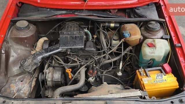 Красный Фольксваген Гольф, объемом двигателя 1.6 л и пробегом 423 тыс. км за 2400 $, фото 1 на Automoto.ua