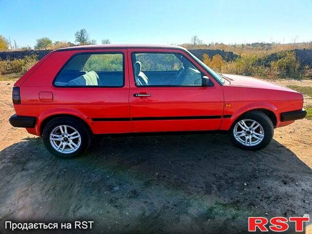 Червоний Фольксваген Гольф, об'ємом двигуна 1.6 л та пробігом 250 тис. км за 1700 $, фото 1 на Automoto.ua