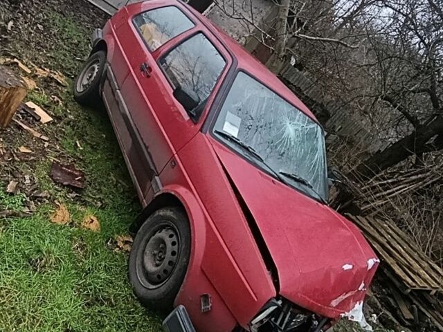 Красный Фольксваген Гольф, объемом двигателя 1.6 л и пробегом 200 тыс. км за 600 $, фото 1 на Automoto.ua