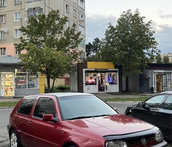 Фольксваген Гольф 1992 в Дрогобыче на Automoto.ua Красный Фольксваген Гольф, объемом двигателя 2 л и пробегом 200 тыс. км за 2000 $, фото 1 на Automoto.ua