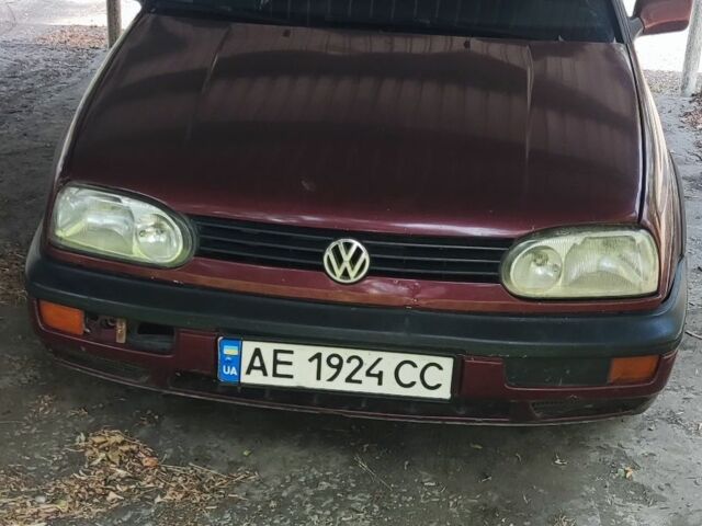 Красный Фольксваген Гольф, объемом двигателя 1.8 л и пробегом 199 тыс. км за 1300 $, фото 1 на Automoto.ua