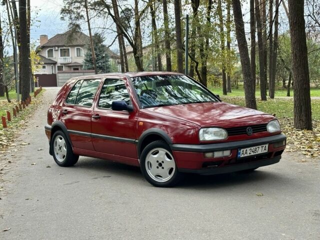 Красный Фольксваген Гольф, объемом двигателя 1.6 л и пробегом 280 тыс. км за 2000 $, фото 1 на Automoto.ua