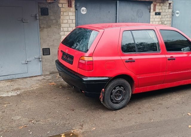 Червоний Фольксваген Гольф, об'ємом двигуна 0 л та пробігом 200 тис. км за 1600 $, фото 1 на Automoto.ua