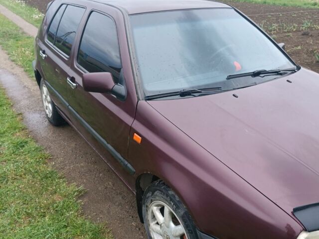 Красный Фольксваген Гольф, объемом двигателя 1.8 л и пробегом 225 тыс. км за 1800 $, фото 1 на Automoto.ua