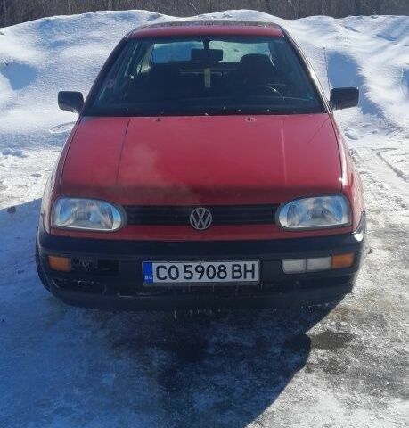 Красный Фольксваген Гольф, объемом двигателя 1.4 л и пробегом 221 тыс. км за 1400 $, фото 1 на Automoto.ua