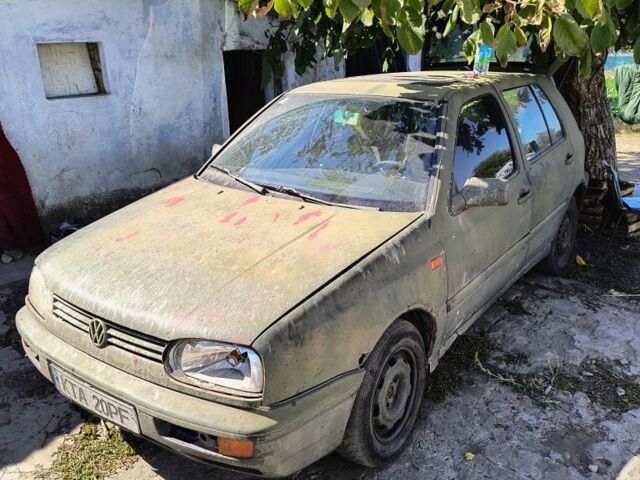 Красный Фольксваген Гольф, объемом двигателя 0 л и пробегом 175 тыс. км за 286 $, фото 1 на Automoto.ua