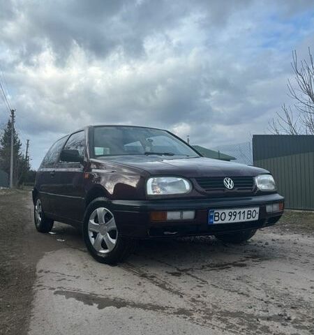 Красный Фольксваген Гольф, объемом двигателя 1.39 л и пробегом 104 тыс. км за 1350 $, фото 1 на Automoto.ua