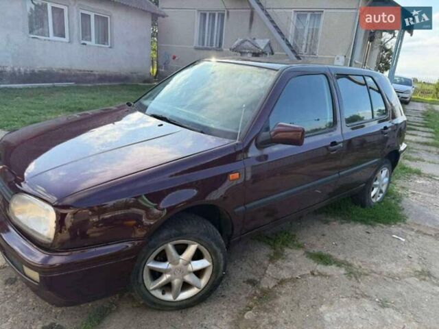 Красный Фольксваген Гольф, объемом двигателя 1.78 л и пробегом 350 тыс. км за 3300 $, фото 1 на Automoto.ua