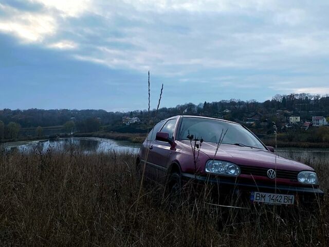 Червоний Фольксваген Гольф, об'ємом двигуна 1.8 л та пробігом 250 тис. км за 2000 $, фото 1 на Automoto.ua