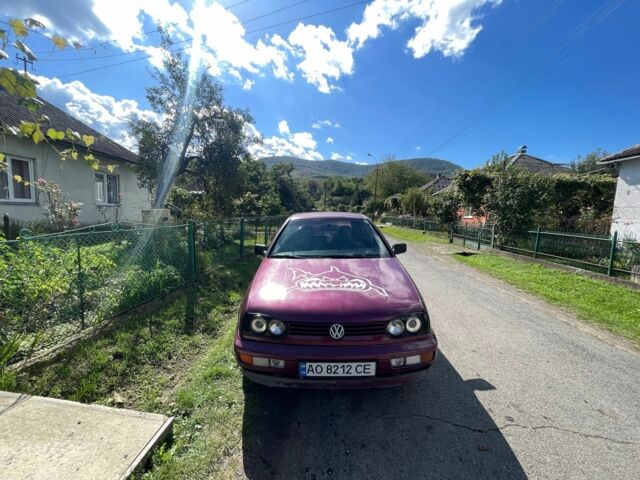 Красный Фольксваген Гольф, объемом двигателя 1.4 л и пробегом 317 тыс. км за 1400 $, фото 1 на Automoto.ua