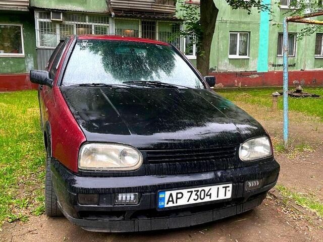 Красный Фольксваген Гольф, объемом двигателя 1.4 л и пробегом 264 тыс. км за 2000 $, фото 1 на Automoto.ua