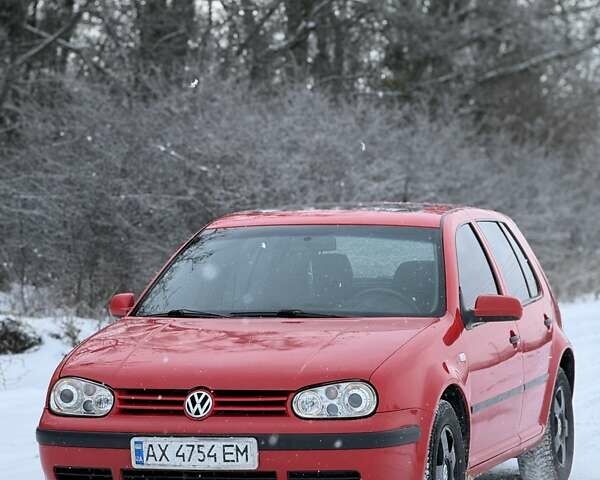 Красный Фольксваген Гольф, объемом двигателя 1.6 л и пробегом 367 тыс. км за 4100 $, фото 1 на Automoto.ua