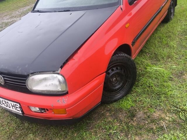 Красный Фольксваген Гольф, объемом двигателя 1.6 л и пробегом 320 тыс. км за 1200 $, фото 1 на Automoto.ua