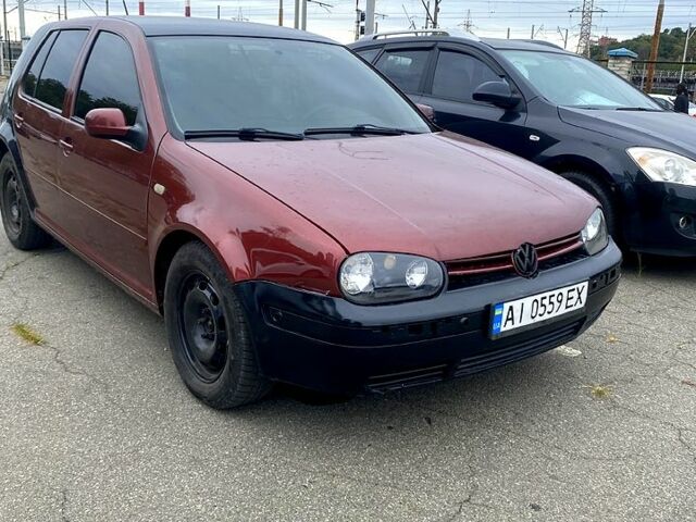 Красный Фольксваген Гольф, объемом двигателя 1.6 л и пробегом 310 тыс. км за 2000 $, фото 1 на Automoto.ua