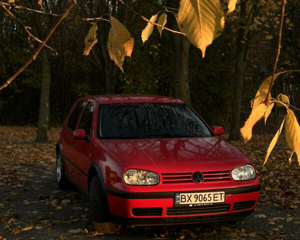 Красный Фольксваген Гольф, объемом двигателя 1.6 л и пробегом 250 тыс. км за 3199 $, фото 1 на Automoto.ua