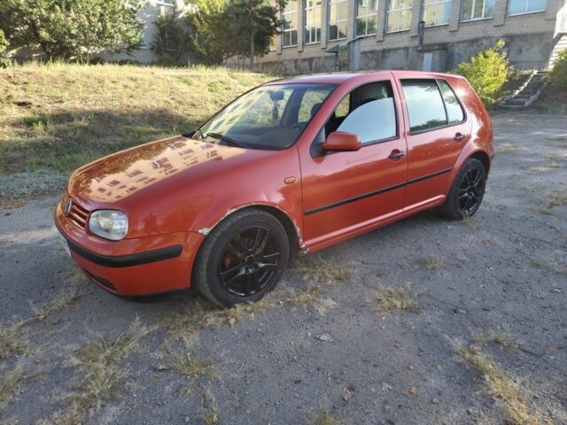 Красный Фольксваген Гольф, объемом двигателя 1.6 л и пробегом 280 тыс. км за 2760 $, фото 1 на Automoto.ua