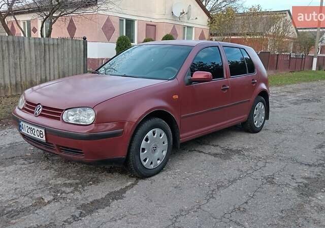 Червоний Фольксваген Гольф, об'ємом двигуна 1.39 л та пробігом 278 тис. км за 2250 $, фото 1 на Automoto.ua