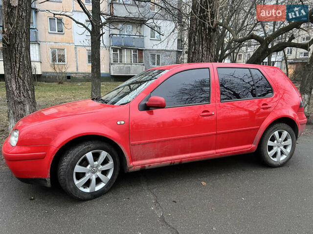Красный Фольксваген Гольф, объемом двигателя 1.6 л и пробегом 251 тыс. км за 3800 $, фото 1 на Automoto.ua