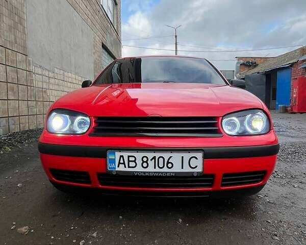 Червоний Фольксваген Гольф, об'ємом двигуна 1.39 л та пробігом 311 тис. км за 3400 $, фото 1 на Automoto.ua