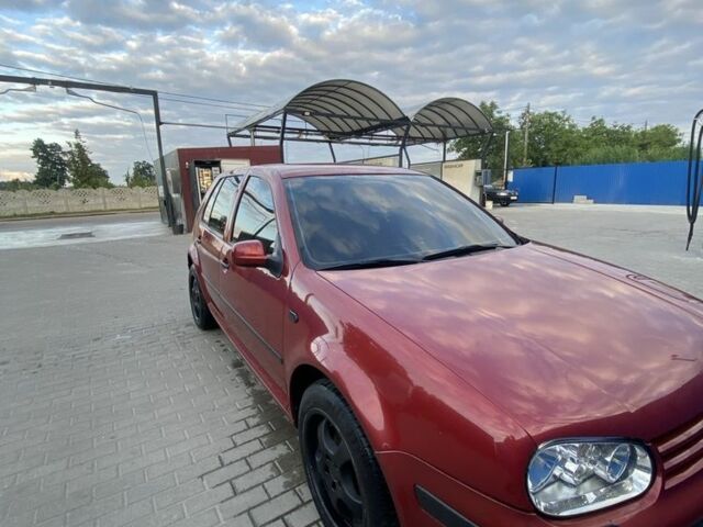 Красный Фольксваген Гольф, объемом двигателя 1.4 л и пробегом 202 тыс. км за 2700 $, фото 1 на Automoto.ua