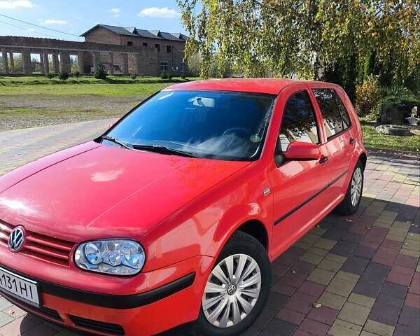 Красный Фольксваген Гольф, объемом двигателя 1.39 л и пробегом 207 тыс. км за 3000 $, фото 1 на Automoto.ua