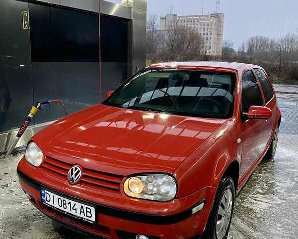Красный Фольксваген Гольф, объемом двигателя 1.39 л и пробегом 322 тыс. км за 2850 $, фото 1 на Automoto.ua