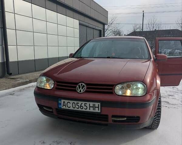 Красный Фольксваген Гольф, объемом двигателя 1.6 л и пробегом 295 тыс. км за 2700 $, фото 1 на Automoto.ua