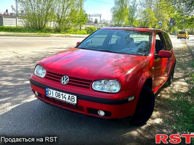 Красный Фольксваген Гольф, объемом двигателя 1.4 л и пробегом 317 тыс. км за 2400 $, фото 1 на Automoto.ua