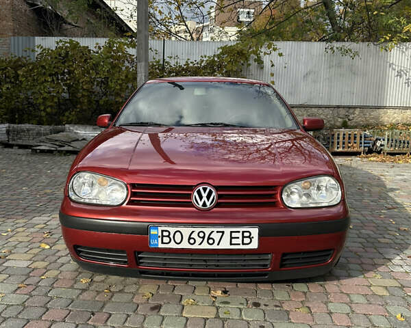 Красный Фольксваген Гольф, объемом двигателя 1.39 л и пробегом 255 тыс. км за 4200 $, фото 1 на Automoto.ua