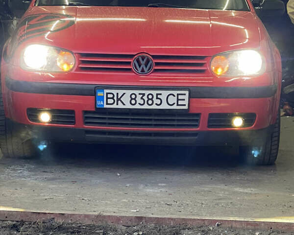Красный Фольксваген Гольф, объемом двигателя 1.9 л и пробегом 306 тыс. км за 4800 $, фото 1 на Automoto.ua