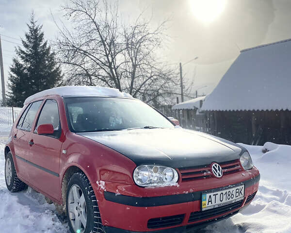 Красный Фольксваген Гольф, объемом двигателя 1.39 л и пробегом 300 тыс. км за 3000 $, фото 1 на Automoto.ua
