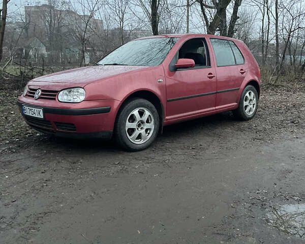 Червоний Фольксваген Гольф, об'ємом двигуна 1.39 л та пробігом 350 тис. км за 3800 $, фото 1 на Automoto.ua