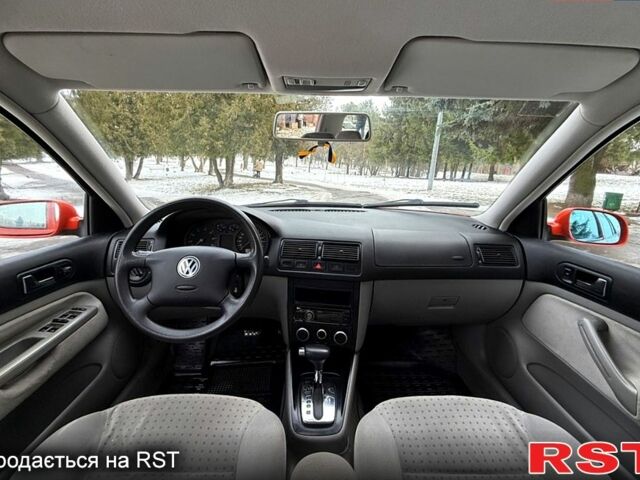 Червоний Фольксваген Гольф, об'ємом двигуна 1.6 л та пробігом 185 тис. км за 5250 $, фото 1 на Automoto.ua