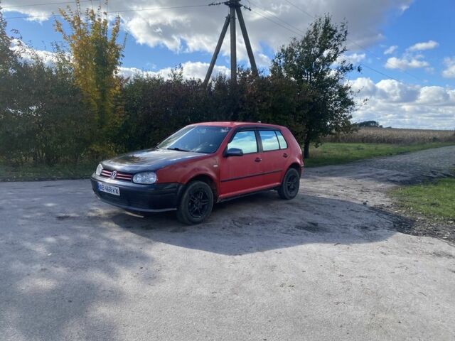 Красный Фольксваген Гольф, объемом двигателя 1.4 л и пробегом 260 тыс. км за 2300 $, фото 1 на Automoto.ua