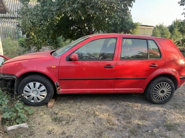 Красный Фольксваген Гольф, объемом двигателя 1.4 л и пробегом 250 тыс. км за 700 $, фото 1 на Automoto.ua