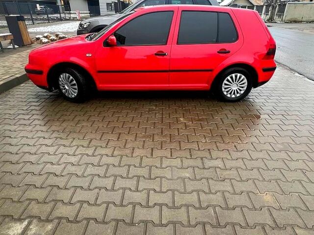 Красный Фольксваген Гольф, объемом двигателя 1.4 л и пробегом 300 тыс. км за 3500 $, фото 1 на Automoto.ua