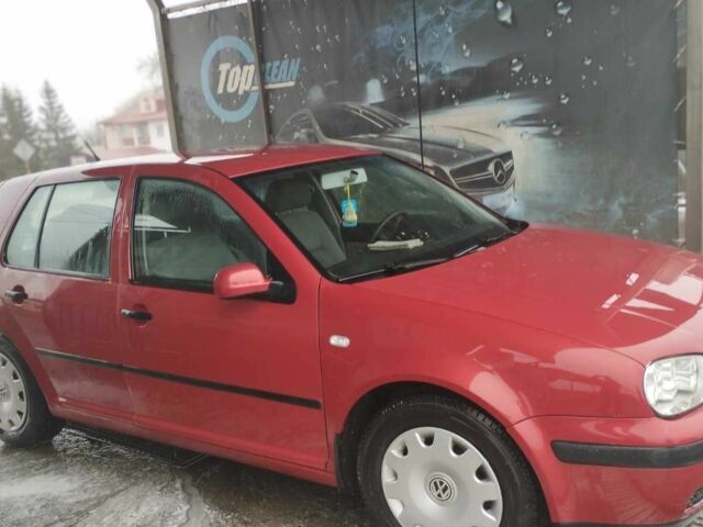 Красный Фольксваген Гольф, объемом двигателя 1.6 л и пробегом 205 тыс. км за 3700 $, фото 1 на Automoto.ua