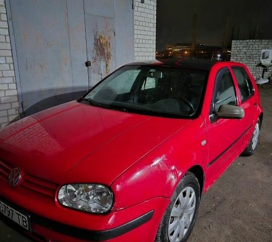 Красный Фольксваген Гольф, объемом двигателя 1.9 л и пробегом 310 тыс. км за 2800 $, фото 1 на Automoto.ua