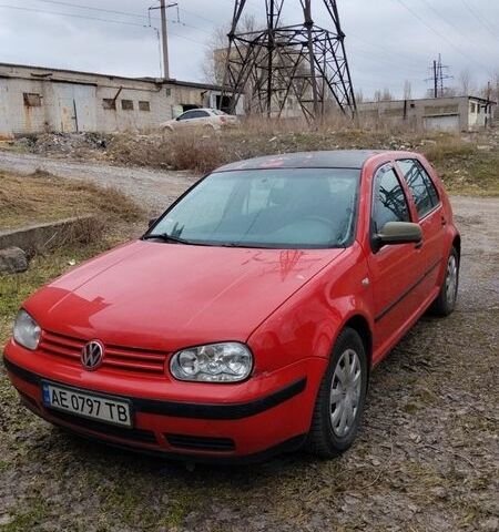 Красный Фольксваген Гольф, объемом двигателя 1.9 л и пробегом 310 тыс. км за 2888 $, фото 1 на Automoto.ua