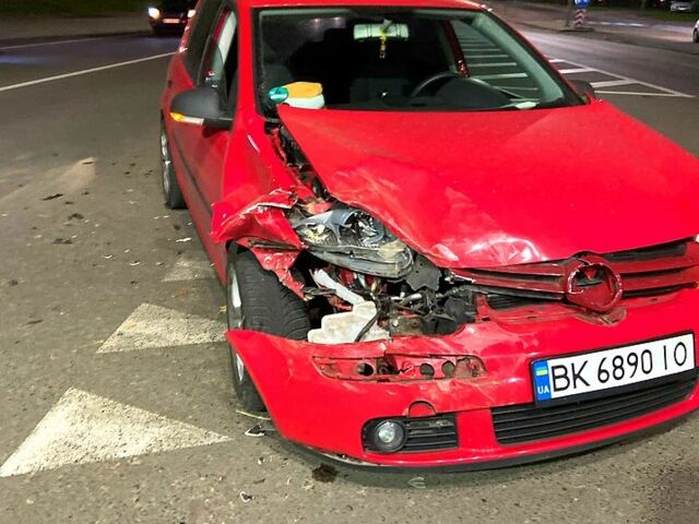 Червоний Фольксваген Гольф, об'ємом двигуна 1.4 л та пробігом 0 тис. км за 3400 $, фото 1 на Automoto.ua