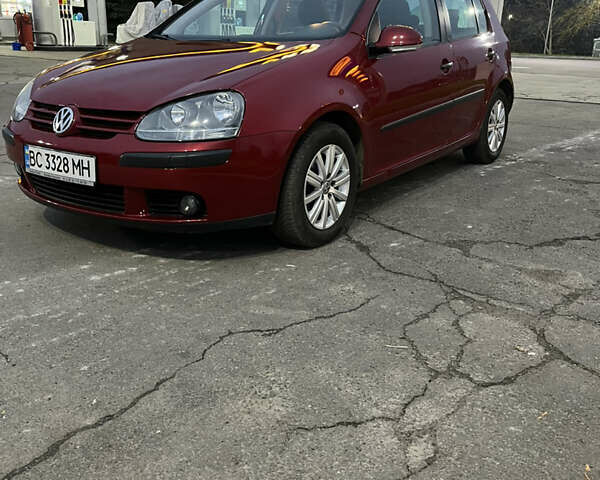 Красный Фольксваген Гольф, объемом двигателя 1.6 л и пробегом 195 тыс. км за 4700 $, фото 1 на Automoto.ua