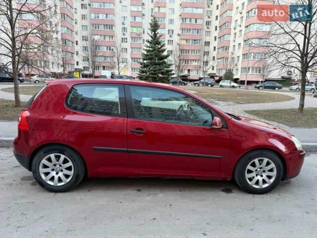 Красный Фольксваген Гольф, объемом двигателя 1.6 л и пробегом 266 тыс. км за 4200 $, фото 1 на Automoto.ua