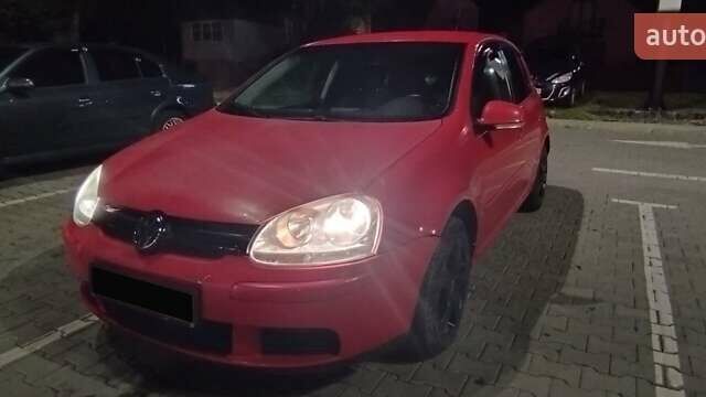 Красный Фольксваген Гольф, объемом двигателя 2 л и пробегом 286 тыс. км за 4200 $, фото 1 на Automoto.ua